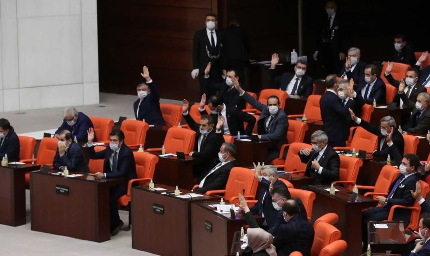 TBMM Adalet Komisyonu onayladı: 8. Yargı Paketi’nin ilk 14 maddesi kabul edildi!