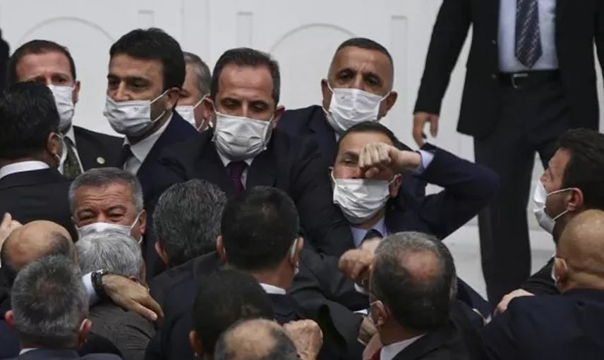 TBMM'de Bütçe Görüşmeleri Sırasında Çıkan Tartışma Yumruklu Kavgaya Dönüştü