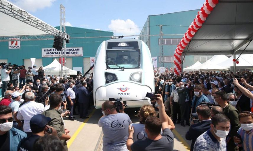 TCDD teslim aldı: İlk yerli elektrikli tren Sakarya Garı’na hareket etti