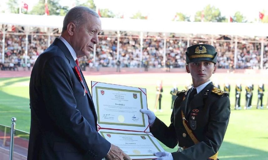 Teğmen Ebru Eroğlu'na 'ihraç talebi' tebliğ edildi