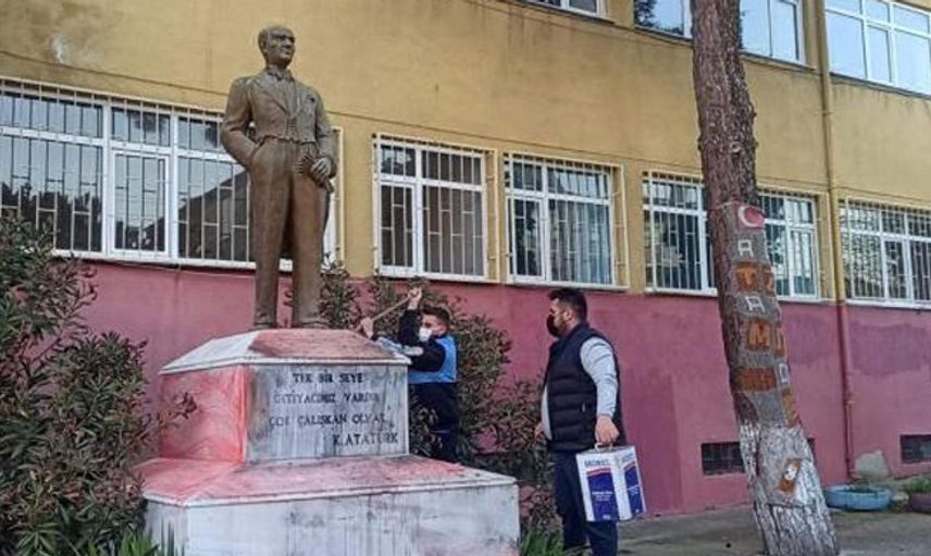 Tekirdağ'da Atatürk Büstüne Saldıran Zanlı Yakalandı