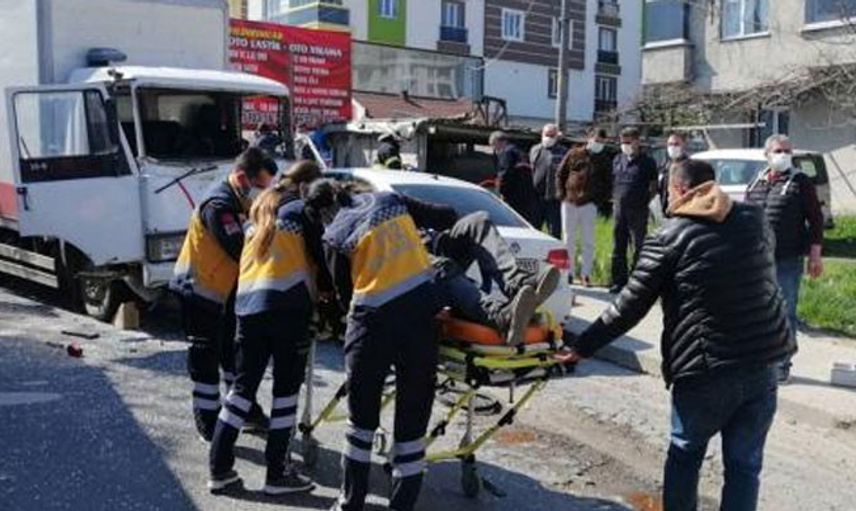 Tekirdağ’da Freni Boşalan Kamyonet 6 Araca Çarptı