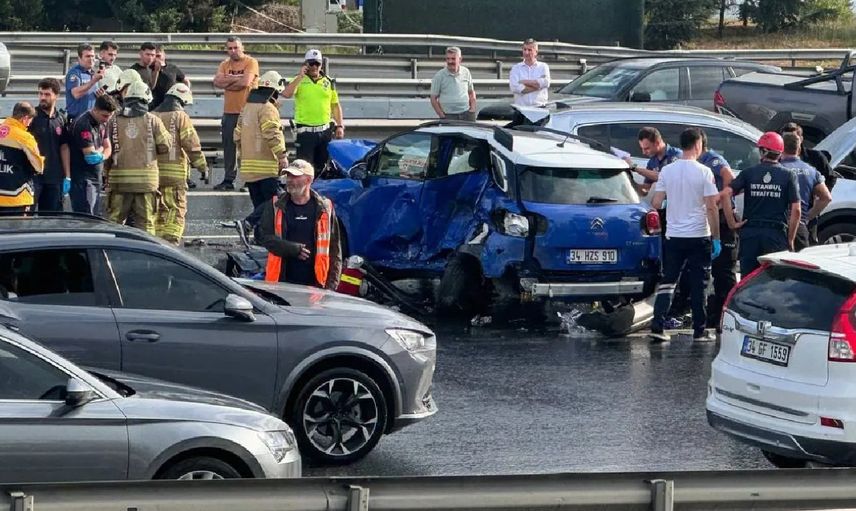 TEM Otoyolu’nda zincirleme trafik kazası: 2 ölü, 4 yaralı