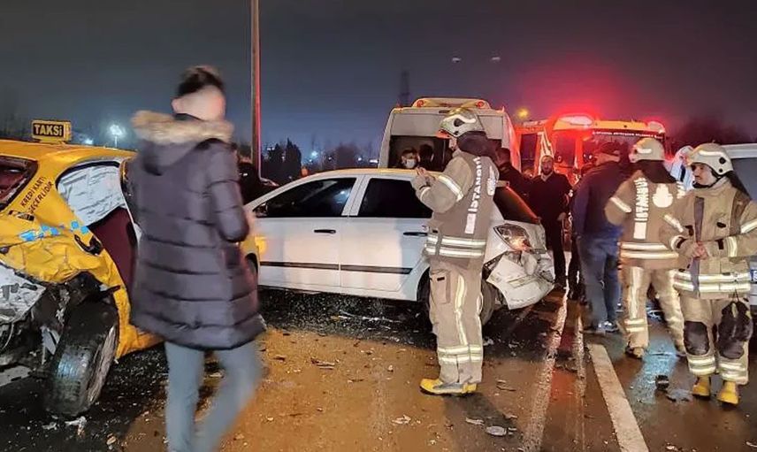 TEM Otoyolu'nda Zincirleme Trafik Kazası: 7 Araç Birbirine Girdi!