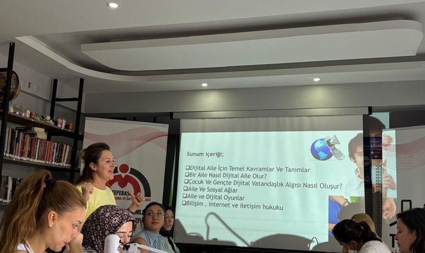 Tepebaşı ADEM kursiyerlerine dijital aile ve bağımlılıkla mücadele eğitimi verildi