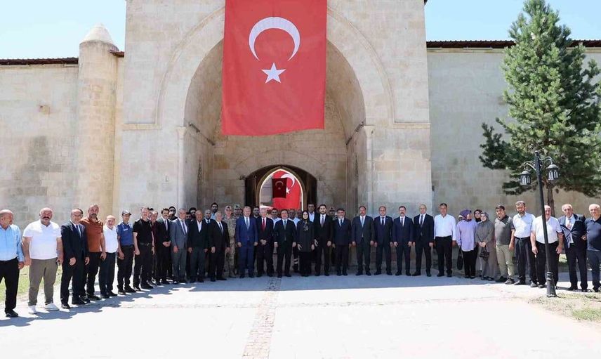 Tercan'da 15 Temmuz fotoğraf sergisi açıldı