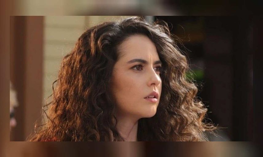Teşkilat'ın Pınar'ı Ezgi Şenler derin yırtmaçlı kırmızı elbisesiyle hayran bıraktı