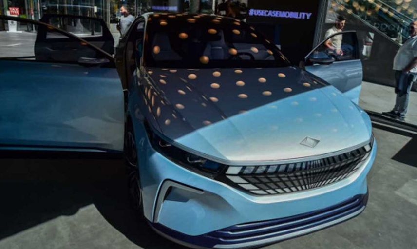 TOGG, görücüye çıktı! Sedan modeli görenleri mest ediyor