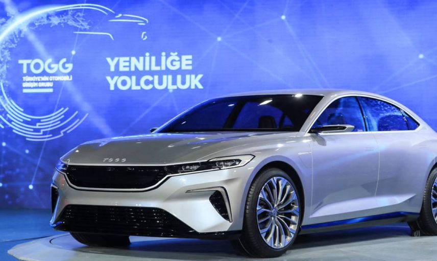Togg’un yeni modeli sahneye çıktı: T10S sedan aracı büyük ilgi gördü