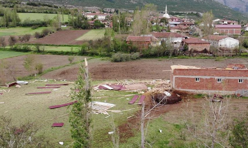 Tokat’ta Tarım Arazilerini Dolu Yüzünden Zarara Uğradı