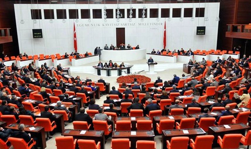 Torba yasada son dakika gelişmesi: Yurt dışı çıkış harcına yüzde 100 zam iptal edildi