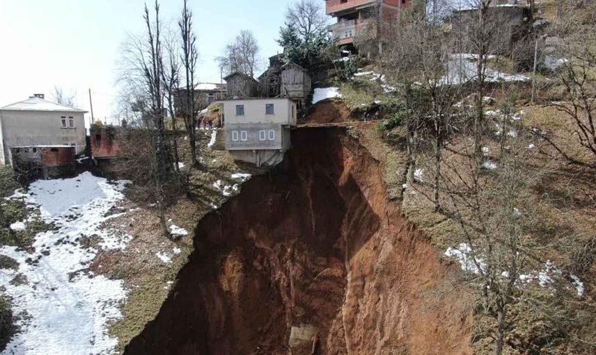 Trabzon kayıyor: Havaların ısınmasıyla son bir ayda 100’ün üzerinde heyelan meydana geldi!