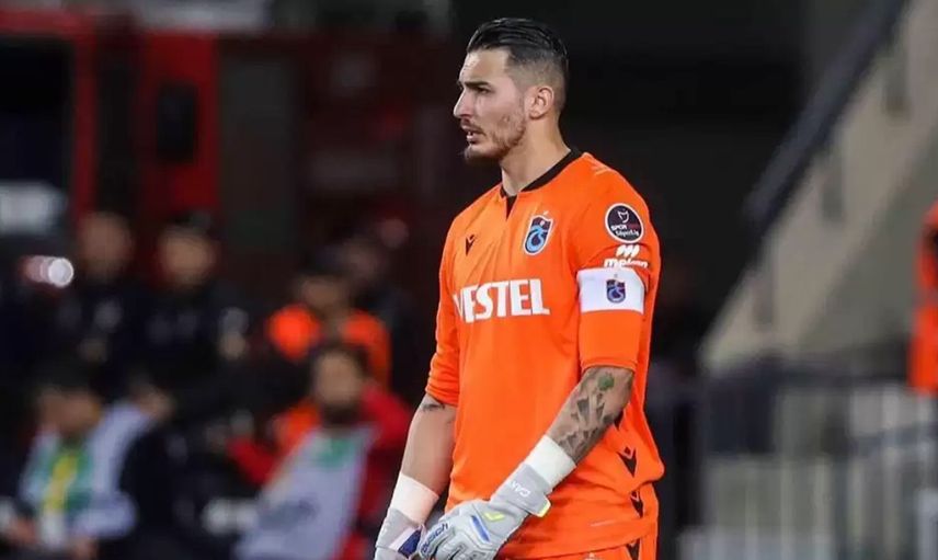 Trabzonspor kaptanı Uğurcan Çakır, Kayserispor taraftarlarının attığı yabancı maddelere çok sinirlendi! Taraftarlarından bu yapılanı unutmamalarını istedi
