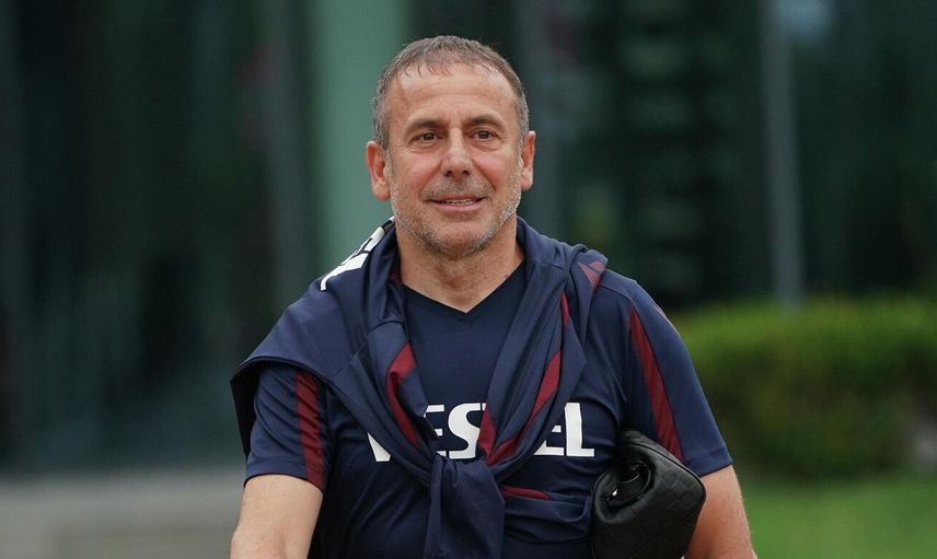 Trabzonspor'da Abdullah Avcı, şampiyonluklarını ilan edebilecekleri Antalyaspor maçı öncesi futbolcularıyla görüştü