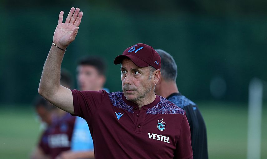 Trabzonspor'da Abdullah Avcı yeni sezon öncesi hazırlık kampında konuştu! Türkiye'nin en potansiyelli sol bek oyuncusu Eren Elmalı'yı transfer ettiklerini söyledi