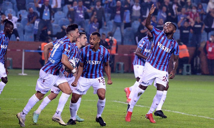 Trabzonspor'da Ahmet Ağaoğlu'ndan Fenerbahçe Galibiyeti Sonrası Futbolculara Jest Geldi!