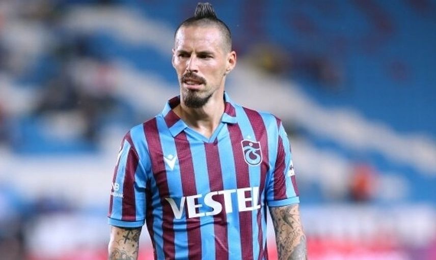Trabzonsporlu Marek Hamsik Ülkesinde Gündem Oldu!