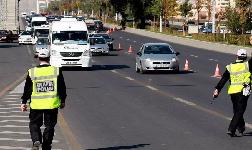 Trafikte ekiplerden ceza yağmuru: Bir haftada 433 bin 207 araca işlem yapıldı
