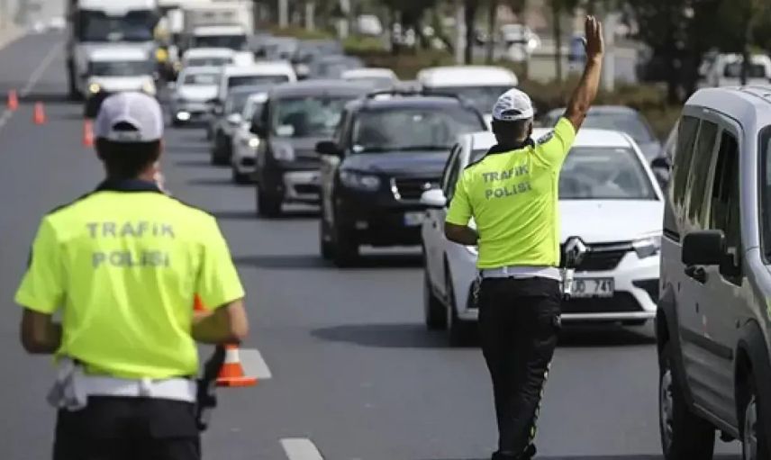 Trafikte Sert Fren! Hız Yapanın Ehliyeti Gidiyor, Saldırgana Rekor Ceza