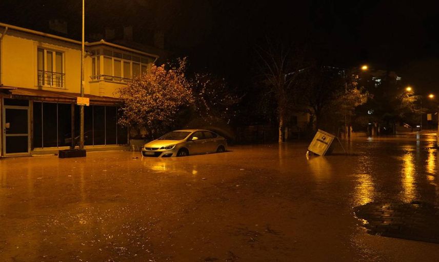 Trakya’da sağanak yağış: Cadde ve sokaklarda su birikintileri oluştu