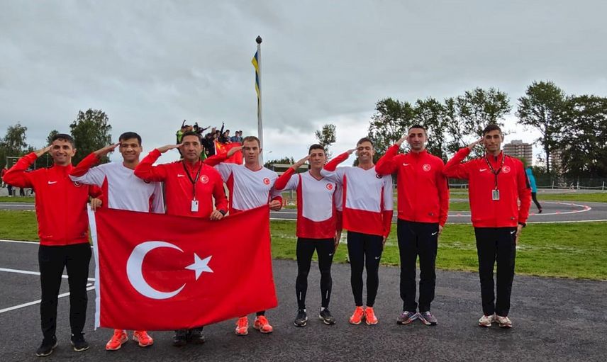 TSK Engelli Koşu Bayrak Takımı gururlandırdı: Kupayı kalıcı olarak yurda getirdiler