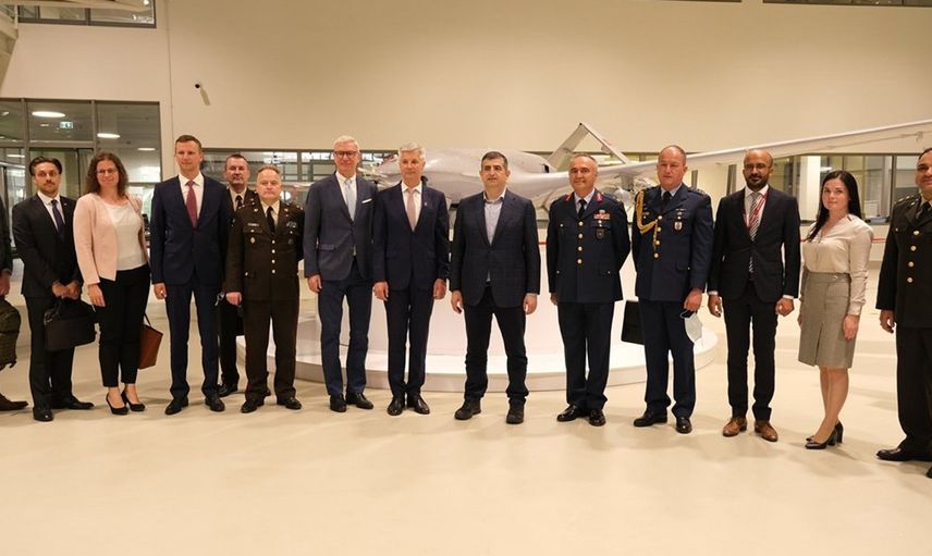 Tüm Dünyanın Gözü Kulağı SİHA'larda! O Ülkenin Savunma Bakanı Hayranlıkla İnceledi: ''Dünya Standartlarında''