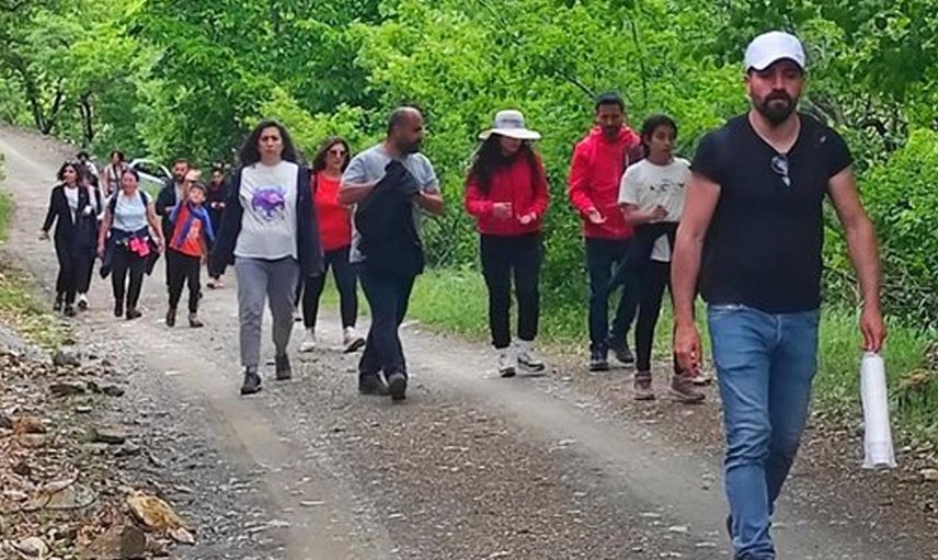 Tunceli'de baharın gelmesiyle ters açan lalelere ilgi büyük!