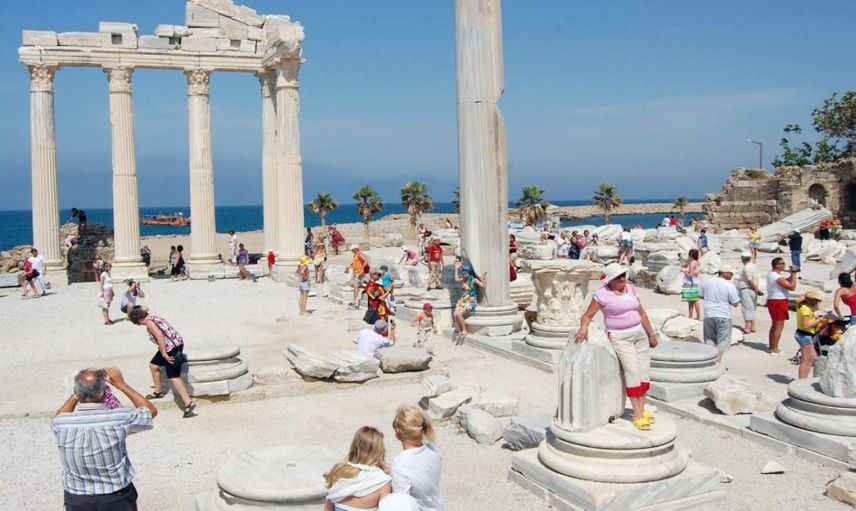 Turizm’de hedef yükseltildi: 56 milyar dolar gelir bekleniyor