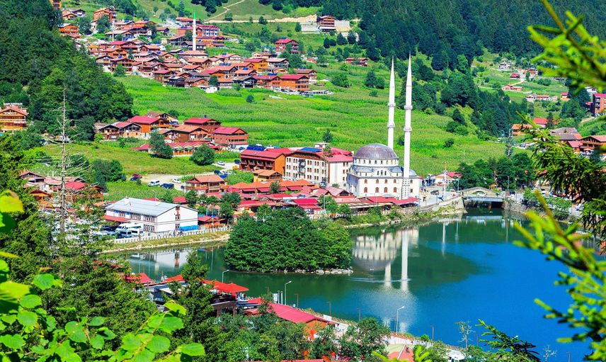 Türkiye'nin En Güzel Lokasyonlarından Biri Olan Uzungöl’de Yaz Sezonu Başladı