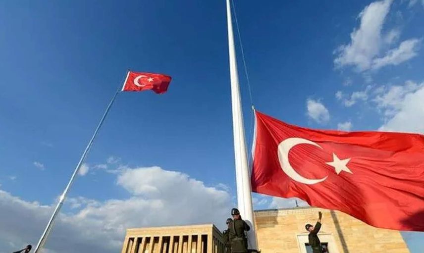 Türk Bayrağı neden ve ne zaman yarıya çekilir? İşte Türk Bayrağı yarıya çekilme sebepleri