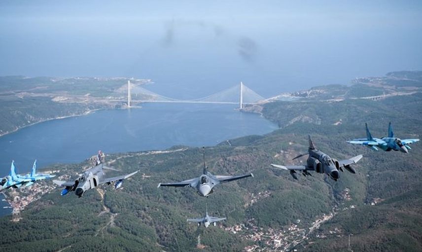 Türk Hava Kuvvetleri'nden İstanbul Semalarında Nefes Kesen Uçuş!