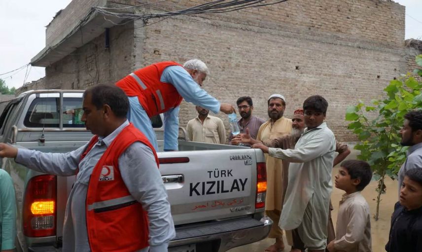 Türk Kızılayı hem yardım ediyor hem de uyarıyor: Pakistan’a acil yardım lazım