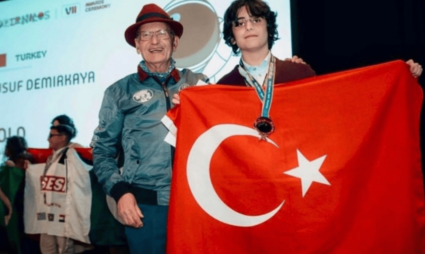 Türk Öğrenciden ABD’de Dünya Birinciliği: Yusuf Demirkaya’ya “Absolute Winner” Ödülü
