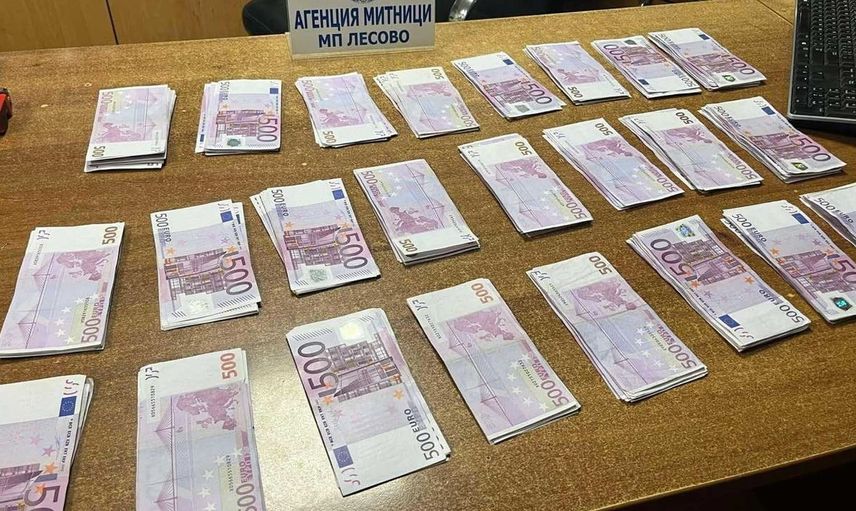 Türk vatandaşının ceplerinde gizli 150 bin euro bulundu