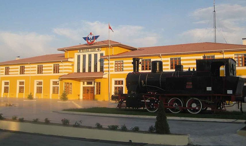 Türkiye Cumhuriyeti Devlet Demiryolları'ndan Sivas'a uyarı: "Yüksek gerilim verilecektir!"