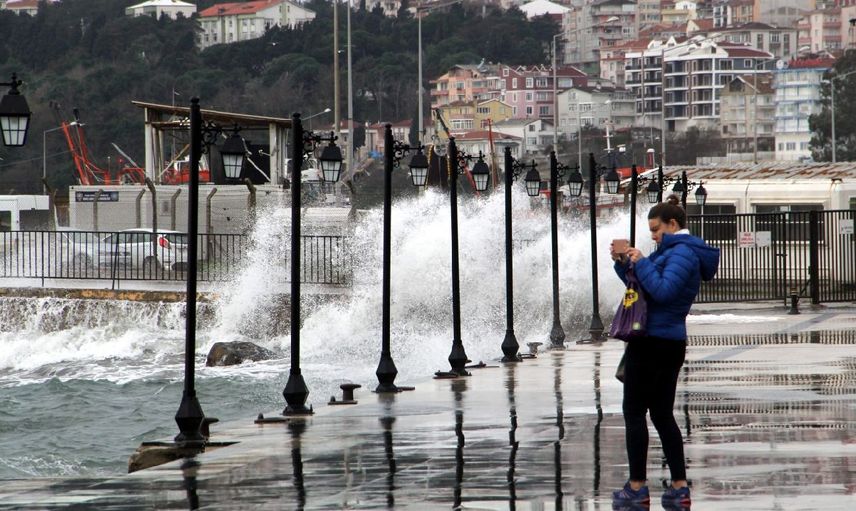 Türkiye genelinde etkisini gösterecek: Meteoroloji’den sağanak yağış ve fırtına uyarısı
