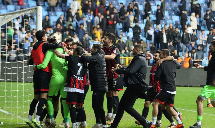 Türkiye Kupası'nda sürpriz sonuç: Erzincanspor Adana Demir'i saf dışı bıraktı