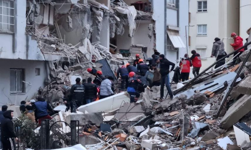 Türkiye tarihinin en şiddetli depremlerine uyandı: Arama ve kurtarma çalışmaları sürüyor