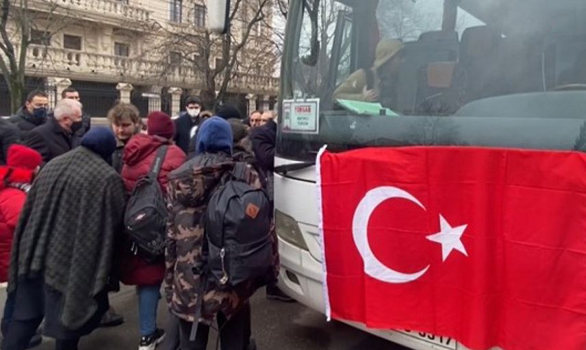 Türkiye vatandaşını sahipsiz bırakmadı! Saldırılar sonucu Ukrayna'yı terk eden Türk vatandaşları Molodova'dan İstanbul'a doğru yola çıktı