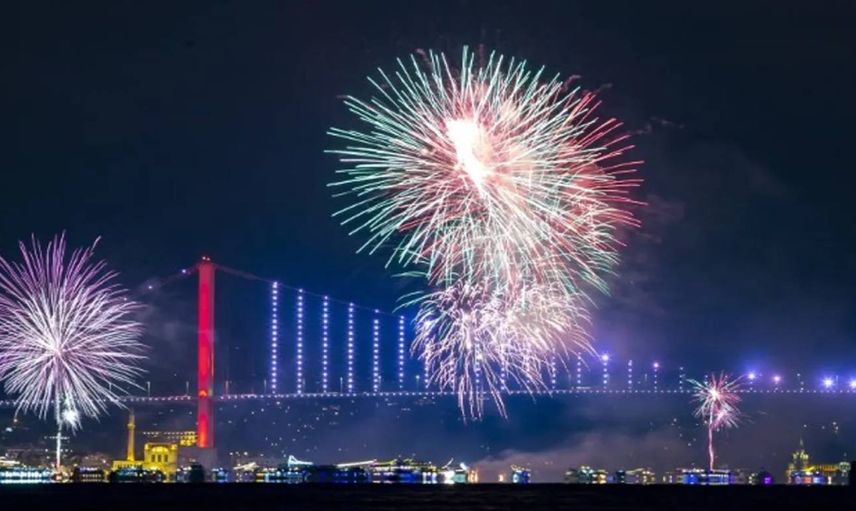 Türkiye’de yeni yıl coşkusu: 2024’e görsel şölenlerle girildi