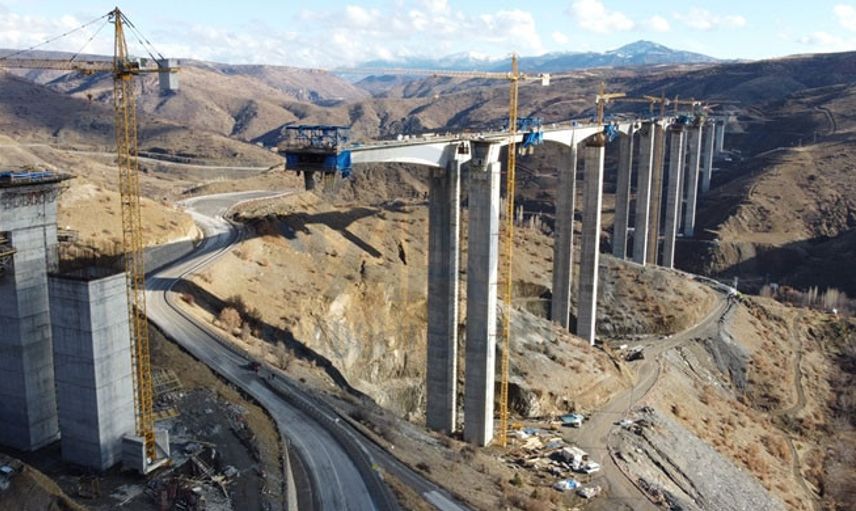 Türkiye'nin En Yüksek Ayaklı Viyadüğü Yapılıyor