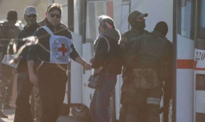 Türkiye'nin uğraşları sonuç verdi: Mariupol'deki kadın, çocuk ve yaşlılar tahliye edildi