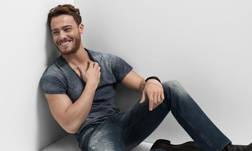 Türkiye'yi terk edip İspanya'ya yerleşeceği konuşuluyordu! Kerem Bürsin cephesinden açıklama geldi: "Hayranları rahat bir nefes alabilir"