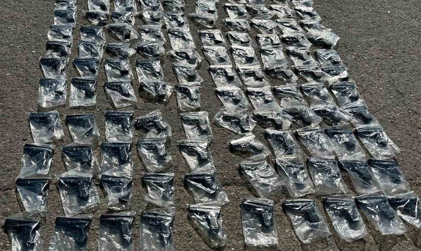 Tuzla'da durdurulan otobüsten 120 ruhsatsız silah ele geçirildi