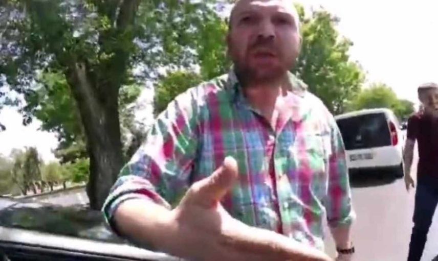 Twitter gündemin olan motorcu kazası nedir? Kadın sürücü ile motorcu arasında gergin anlar! Olay anına ait görüntüler yayınlandı