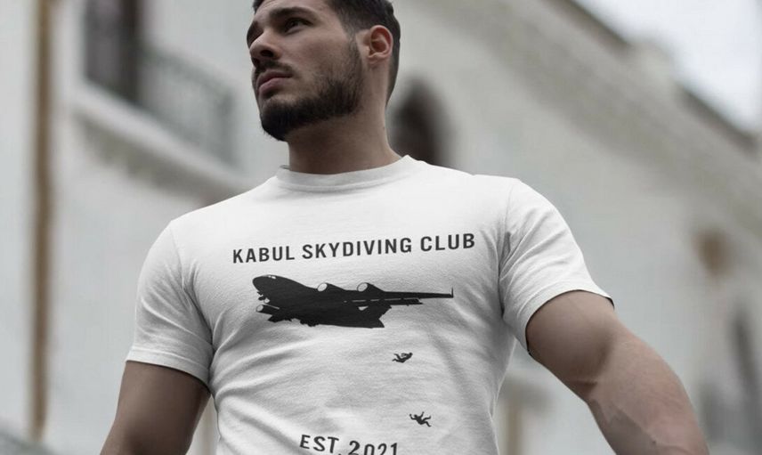 Uçaktan Düşen Afganlılarla Dalga Geçtiler!