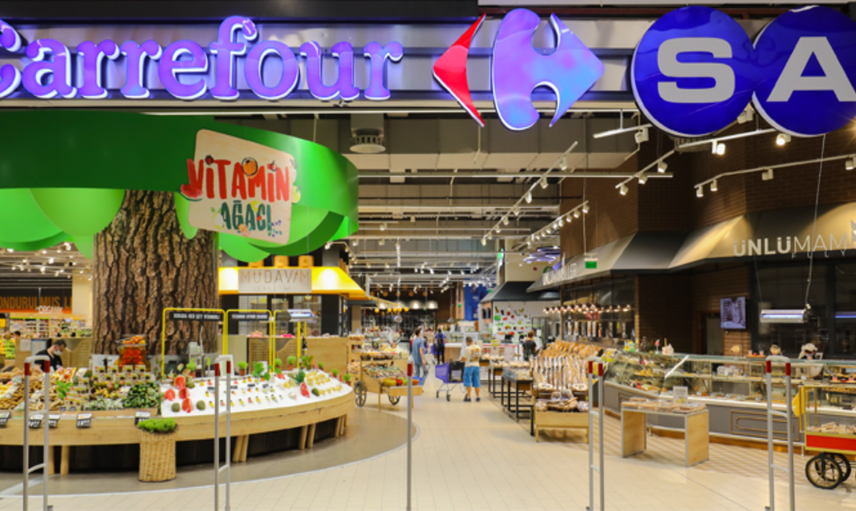 Ucuza ayçiçek yağı almak isteyen koştur koştur Carrefoursa marketlere gidiyor! Market önünde izdiham yaşanıyor