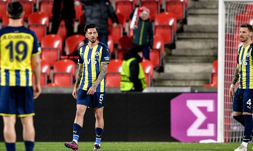 UEFA'dan Fenerbahçe'ye, Slavia Prag maçındaki olaylar nedeniyle para cezası geldi!