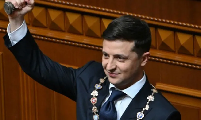 Ukrayna Devlet Başkanı Zelenskiy, Parlamentoyu Fesheden Kararnameyi İmzaladı 