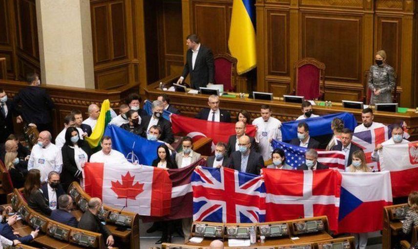 Ukrayna Meclisinde Milletvekilleri Kendilerine Destek Veren Ülkelerin Bayraklarını Açtı!